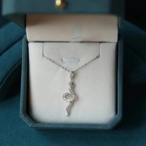 NEW Silver Micro-set Zircon Small Snake Necklace - Picture 4 of 6